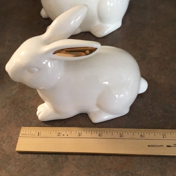 Pair of white bunnies on is candy dish - Picture 7 of 9
